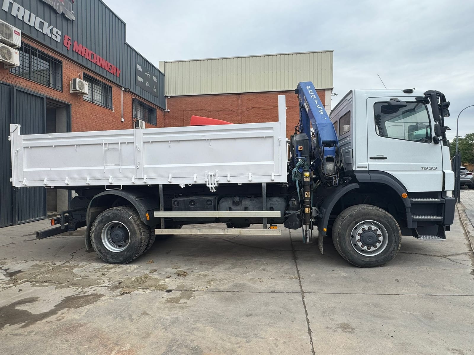 Mercedes Axor 1833 foto 5