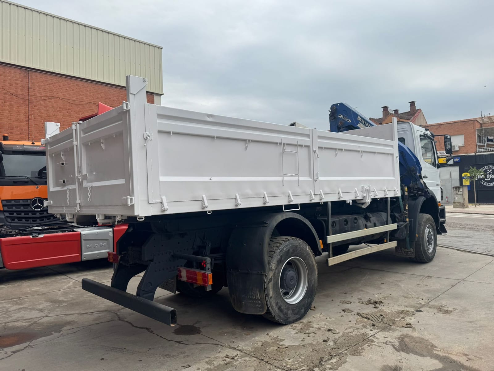 Mercedes Axor 1833 foto 4