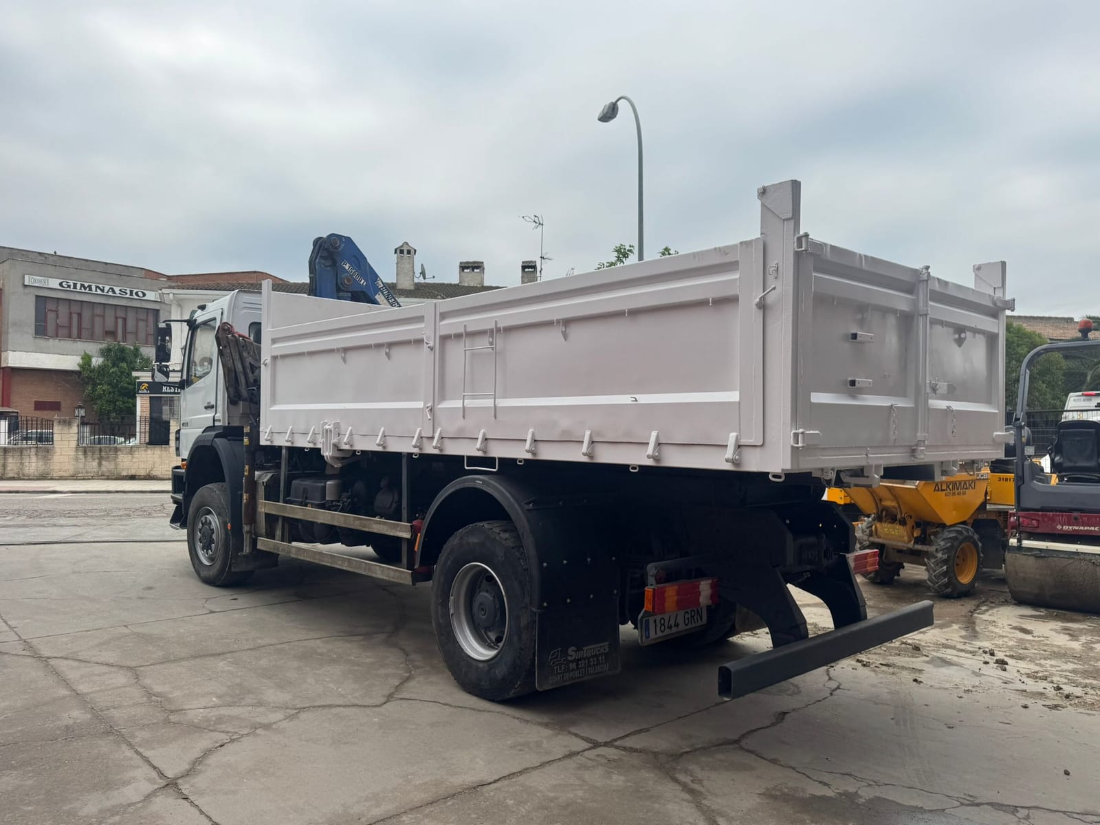 Mercedes Axor 1833 foto 3