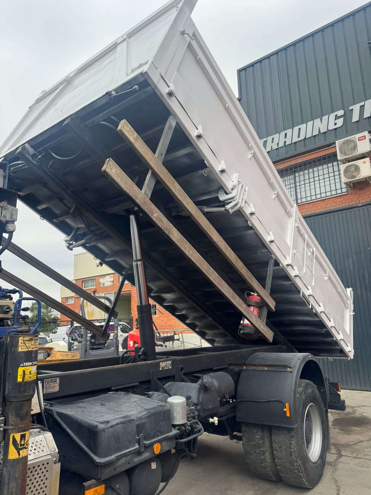 Mercedes Axor 1833 foto 9
