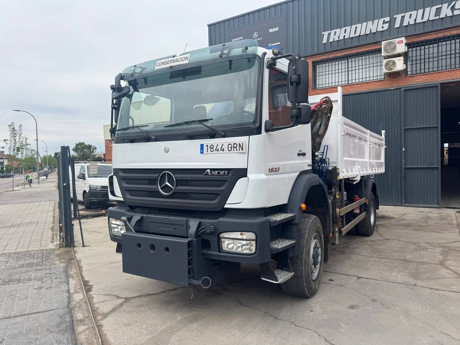Mercedes Axor 1833 foto 2